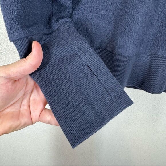 Alo Yoga Navy Blue Warmth Cover Up Turtle Neck Sweatshirt Gym Size Small - Picture 5 of 8